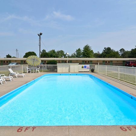 Americas Best Value Inn Iola Exterior foto